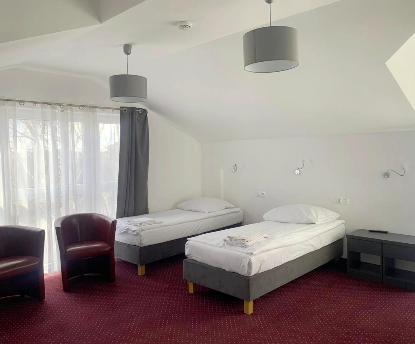 Hotelik & Restauracja Amber 라신 외부 사진